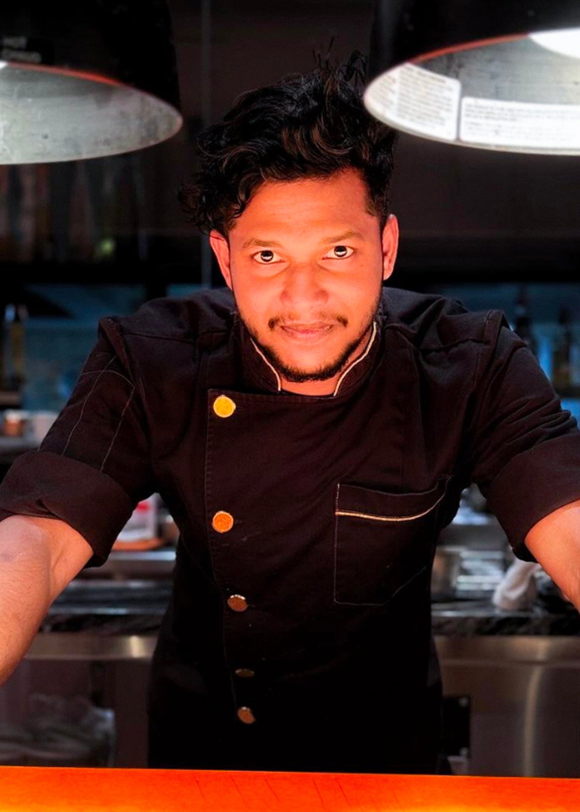 Custom Chef coat uniforms for kitchen uniforms server uniforms busser uniforms, and head chef coat jackets
